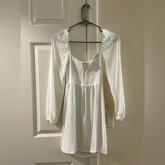 White dress. Got it from Aritzia. Only wore it once. Fits perfectly. - Picture 2 of 3